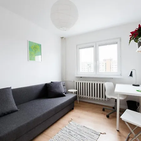 Room, Kochanowskiego 32 * Varşova