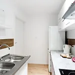 Room, Kochanowskiego 32