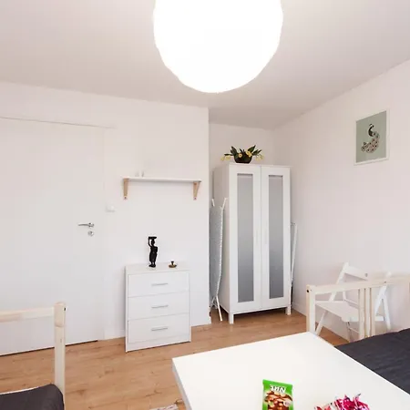 Room, Kochanowskiego 32 Гостевой дом