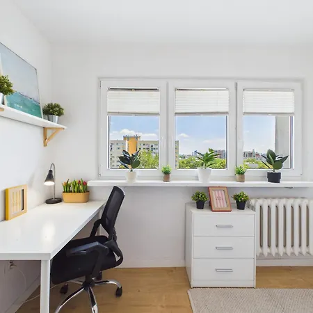 Room, Kochanowskiego 32 *