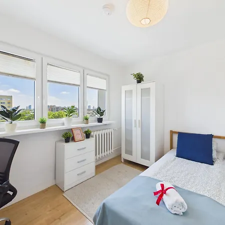Room, Kochanowskiego 32