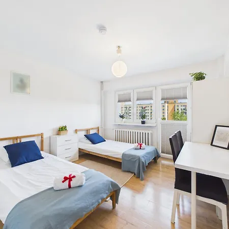 Room, Kochanowskiego 32 بيت ضيافة