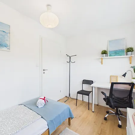 Room, Kochanowskiego 32 بيت ضيافة وارسو