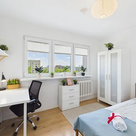 Room, Kochanowskiego 32 وارسو
