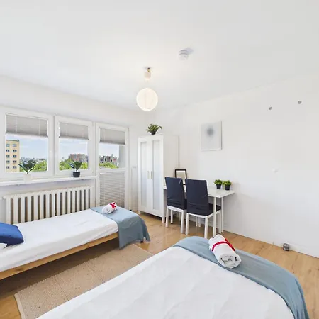 Room, Kochanowskiego 32 بيت ضيافة *