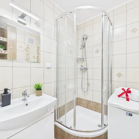Room, Kochanowskiego 32 بيت ضيافة وارسو