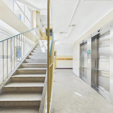 Room, Kochanowskiego 32