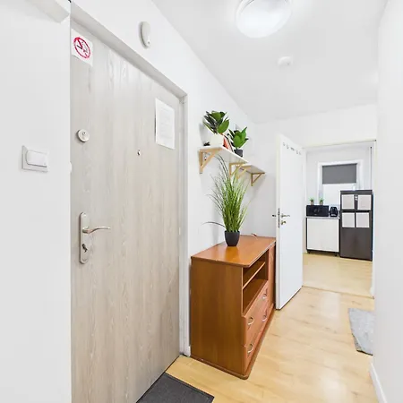 Room, Kochanowskiego 32 بيت ضيافة *