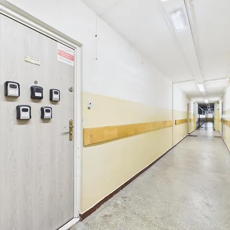 Room, Kochanowskiego 32 بيت ضيافة وارسو