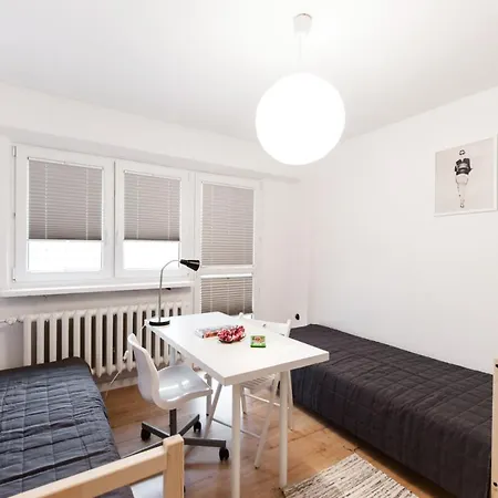 Room, Kochanowskiego 32 Gasthof Warschau