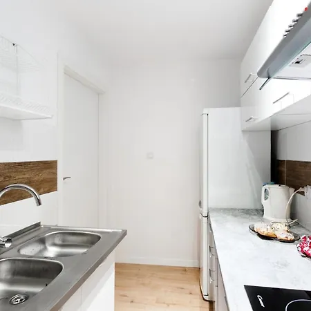 Room, Kochanowskiego 32